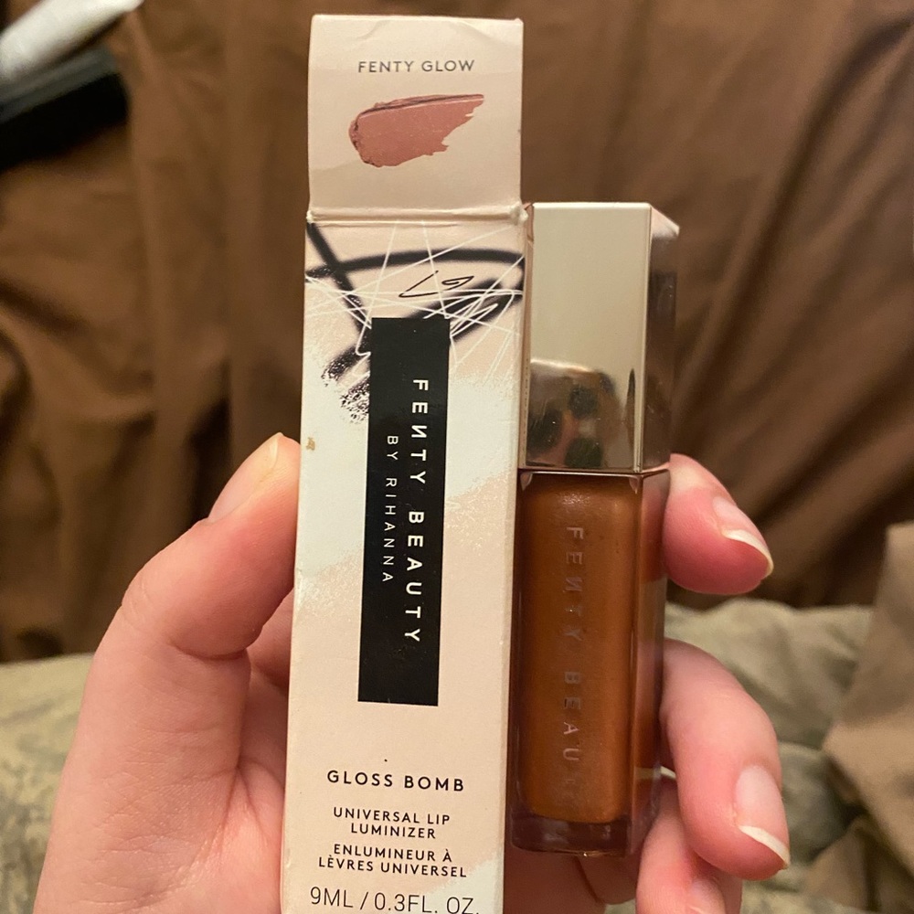 Fenty Gloss Bomb